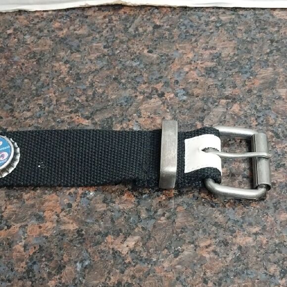 Sleek Black Belt with Ergonomic Design - Picture 7 of 8